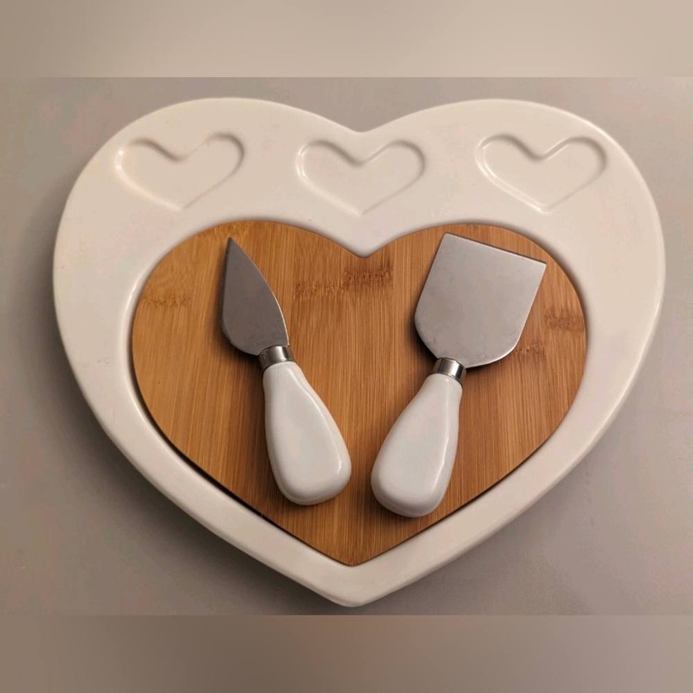 Debora Carlucci Porcelain And Bamboo Heart Shaped 3pc Cheese Cutting Board 11x9"